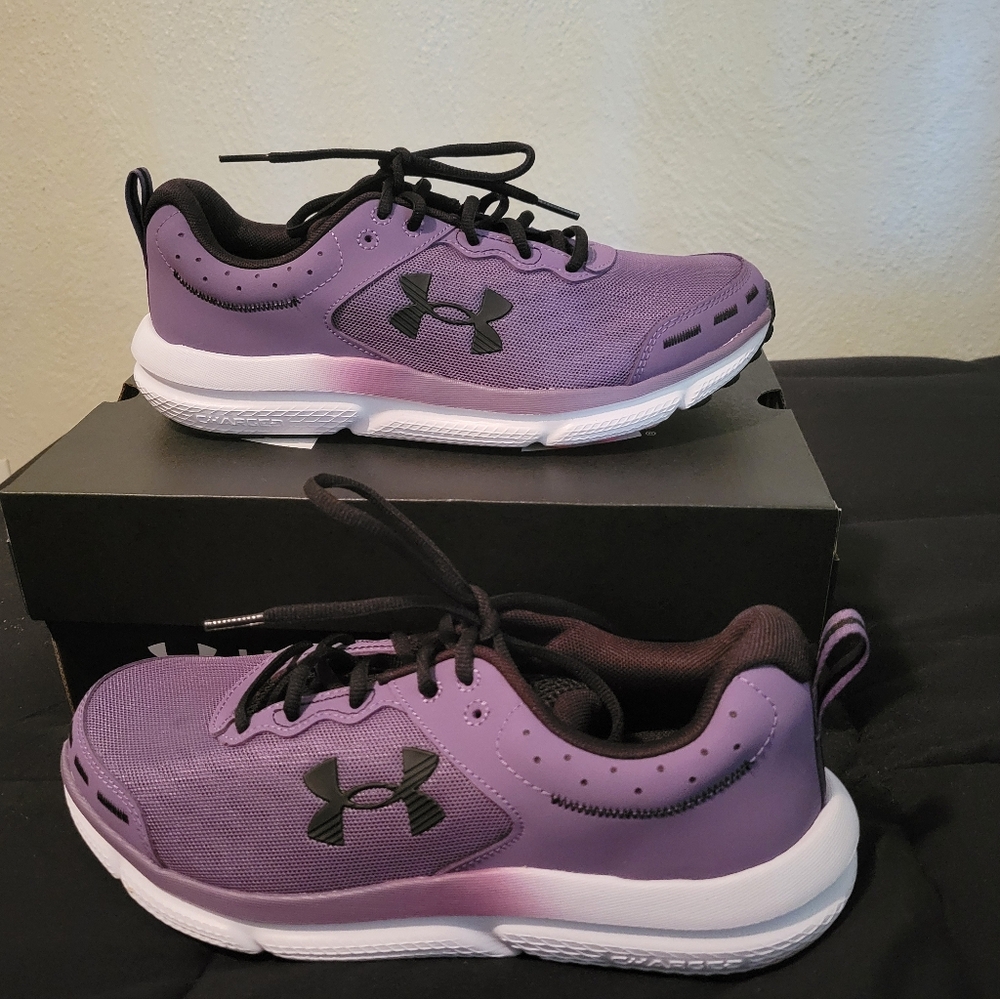 Under Armour Womens Charged Assert Sneakers